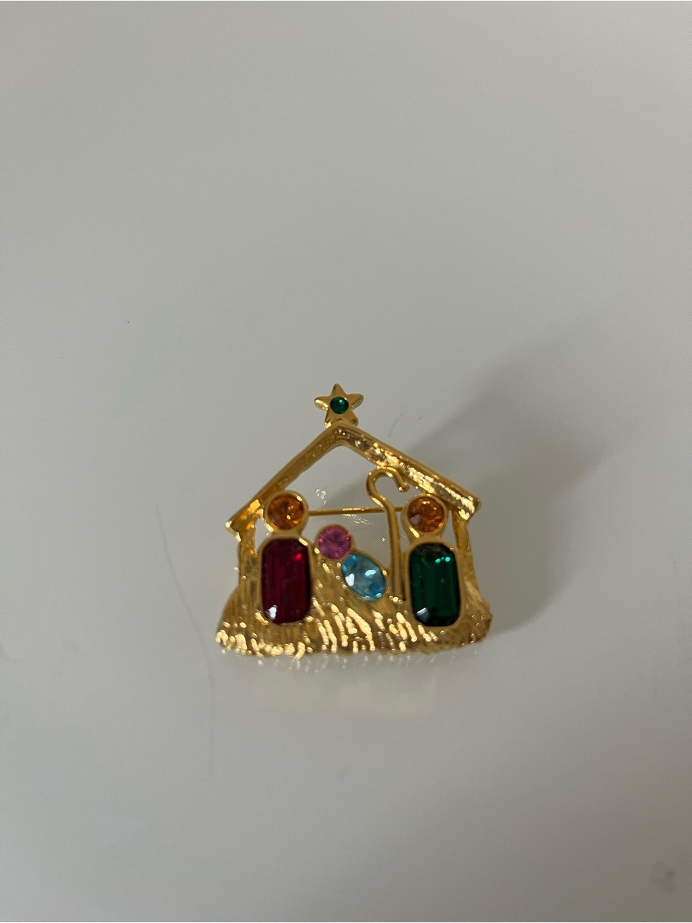 VTG Camco Gold Holiday Nativity Brooch